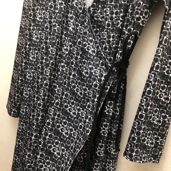 Crossing Pointe W Size 12MS Black/White/Gray Geometric Long Sleeve Wrap Dress - Picture 10 of 13